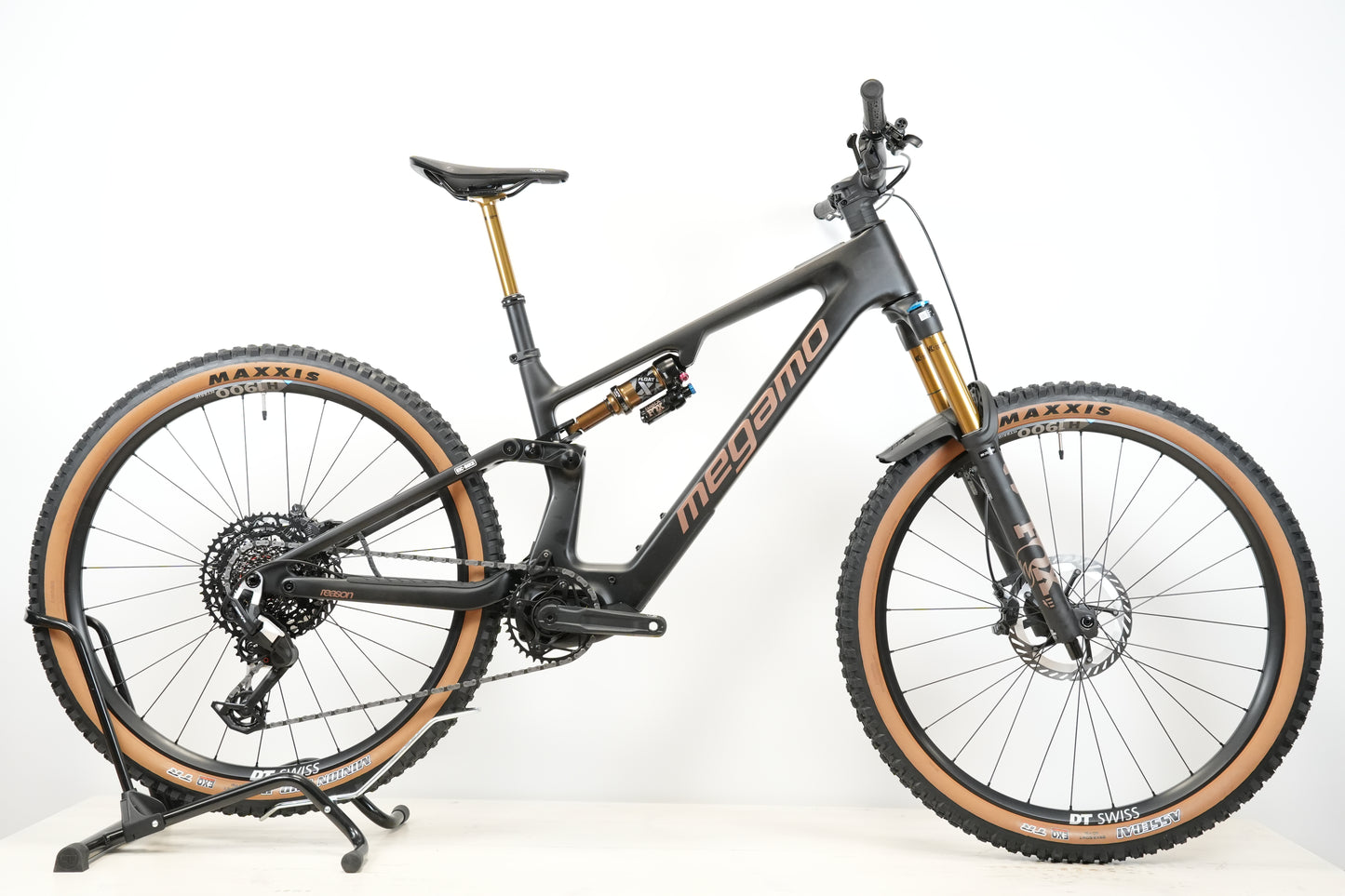 Megamo Reason Carbon 03