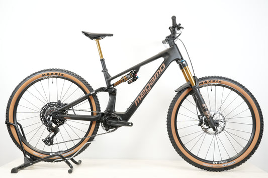 Megamo Reason Carbon 03