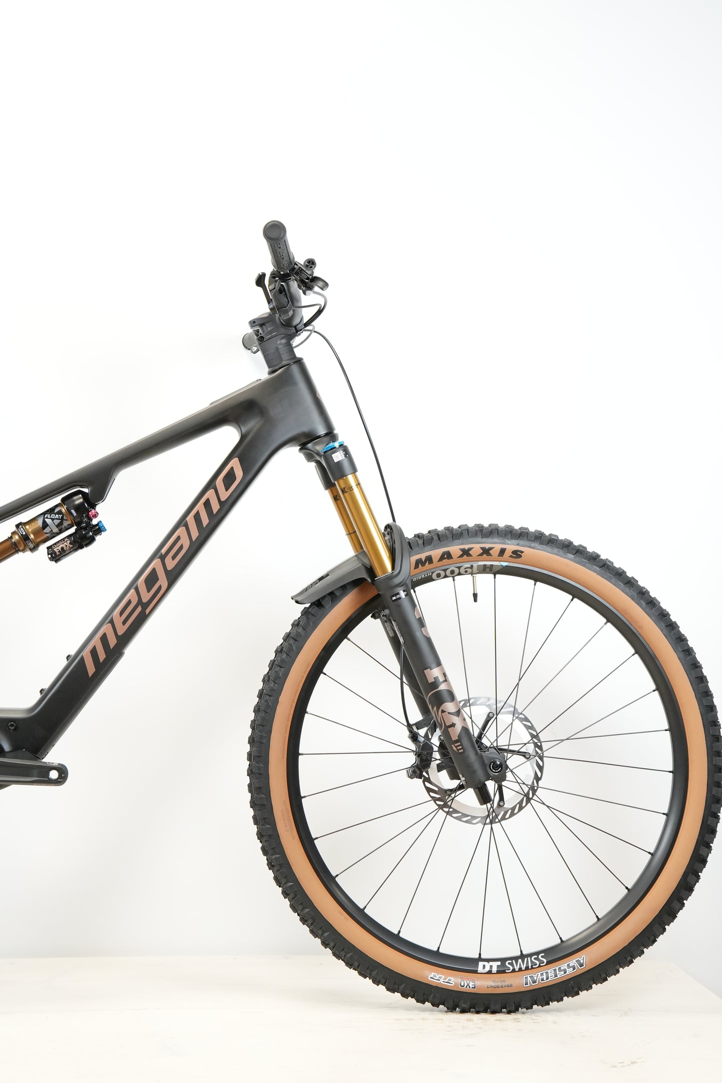 Megamo Reason Carbon 03