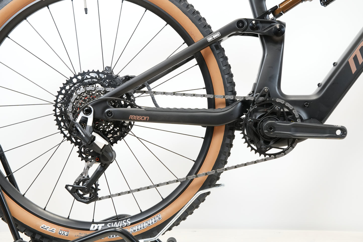 Megamo Reason Carbon 03