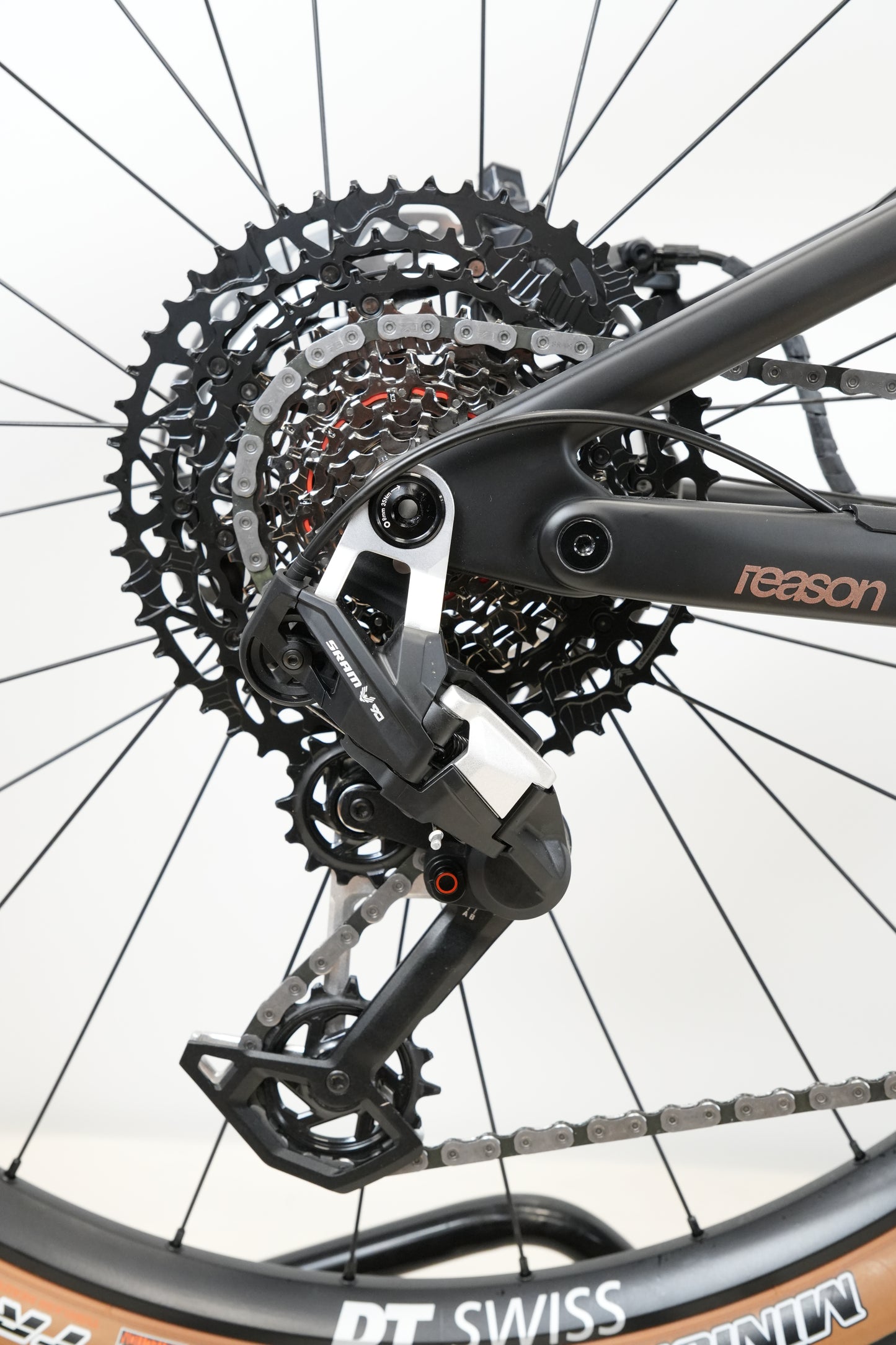 Megamo Reason Carbon 03