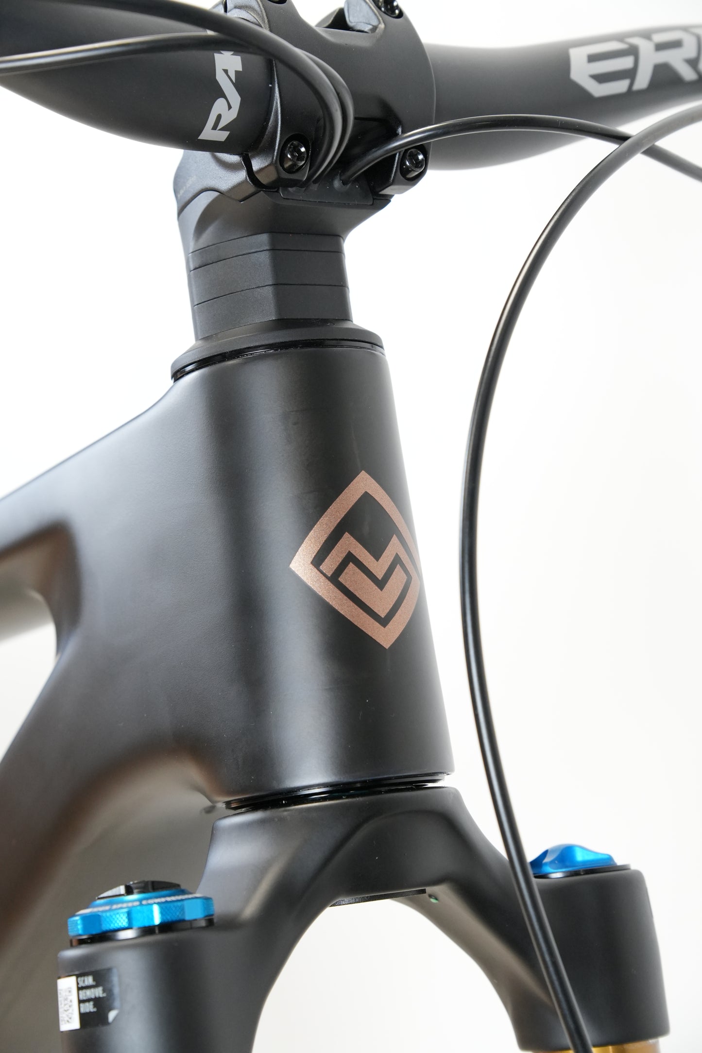 Megamo Reason Carbon 03