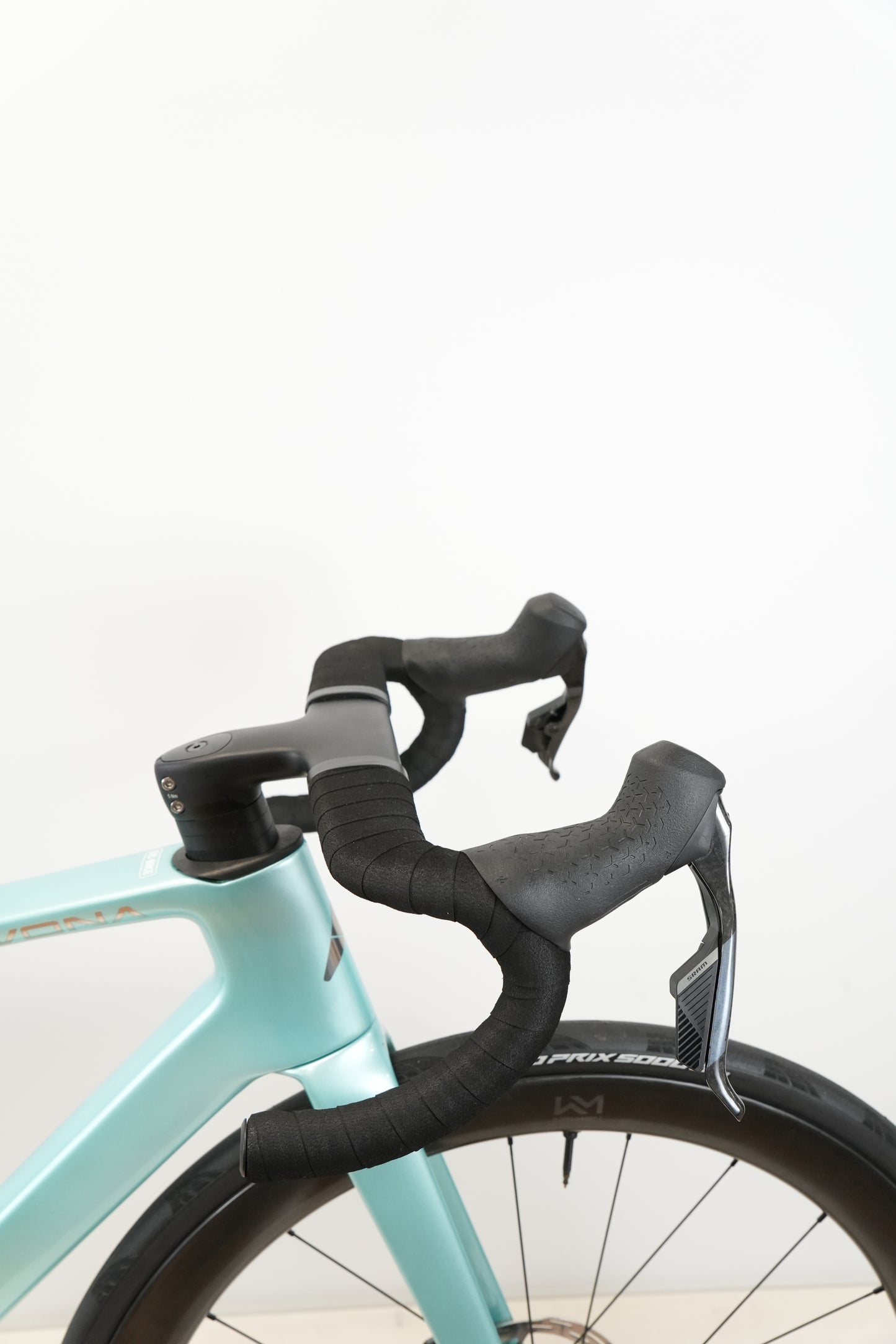 AVONA Velum Rival AXS