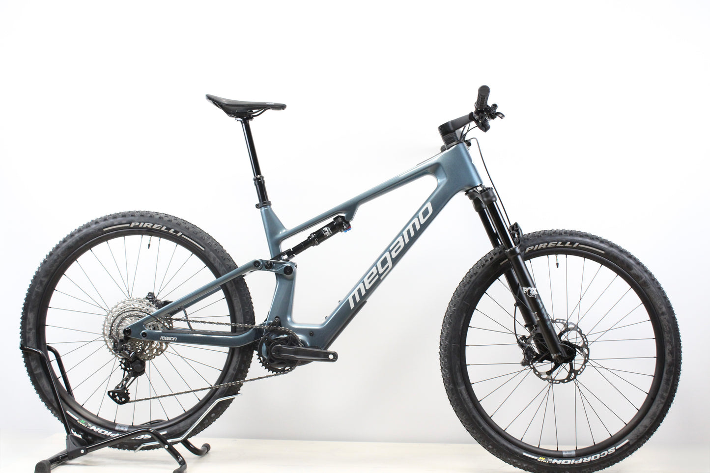 Megamo Reason AIR CRB 10